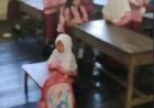 Seorang Murid SD di Katingan Duduk Melantai