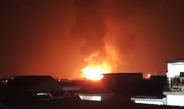 Enam Orang Mengalami Luka Bakar Dalam Insiden Kebakaran Gudang Produksi Dan Penyimpanan Cairan Kimia Tiner