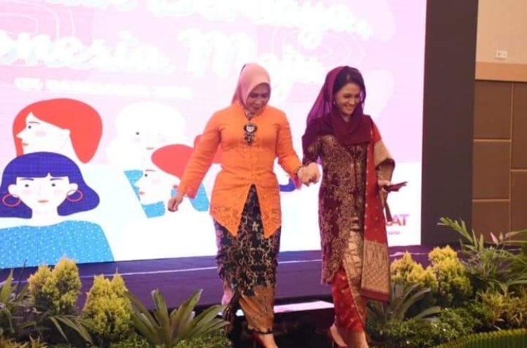 Memperingati Hari Ibu di Kalimantan Tengah dimeriahkan dengan Fashion Show