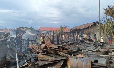 Kebakaran Pemukiman Padat Penduduk Dijalan Biak, Kecamatan Mentawa Baru Ketapang (Kotim)