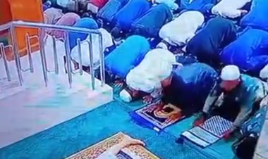 Viral Sebuah Rekaman CCTV, Imam Wafat Saat Sujud Di Rakaat Pertama.