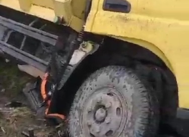 Brakkk!!! Anak-anak Terlindas Unit Dump Truk Saat Mengendarai Sepeda Listrik Di Kumai
